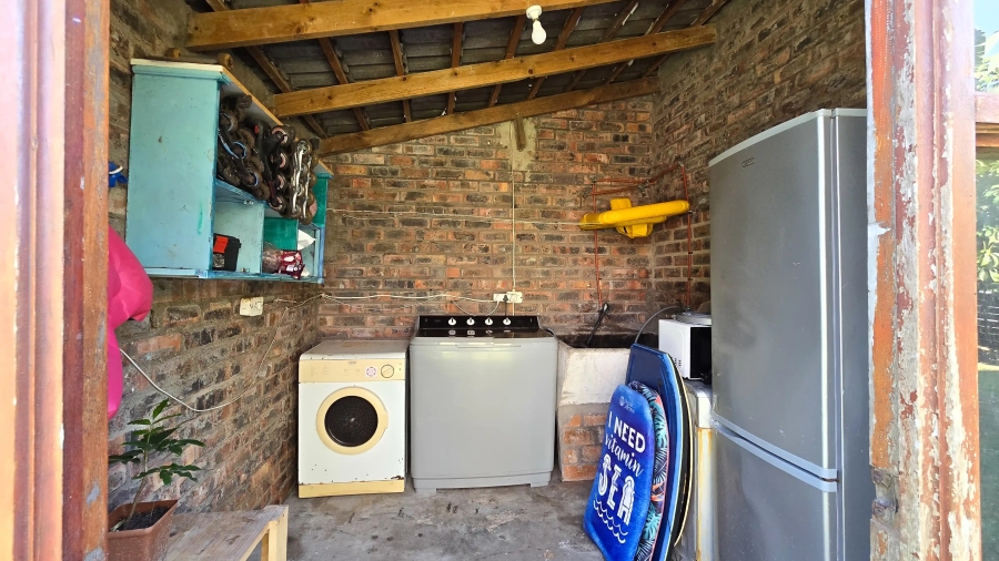 6 Bedroom Property for Sale in Cove Rock Eastern Cape